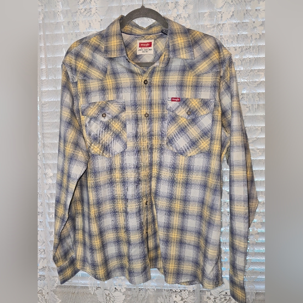 Wrangler Men's Yellow and Blue Plaid Button Down Shirt, Large, NWOT